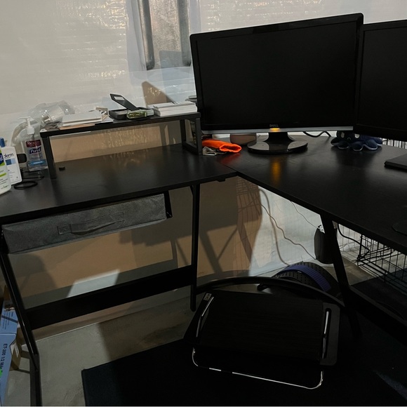 L shaped Desk - Picture 4 of 4